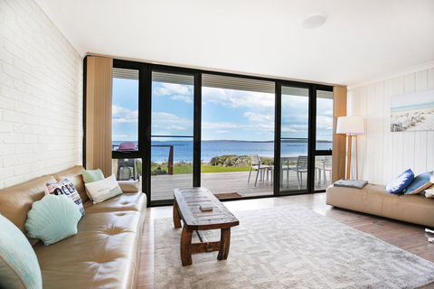Azure Absolute Beachfront - Pet Friendly - Tourism TAS 2