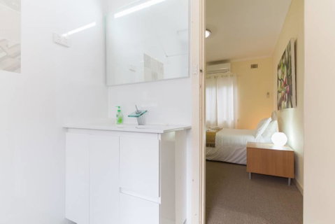 B5 Close To Nedlands, Cafes, Swan River, SCGH & UWA - Tourism TAS 2