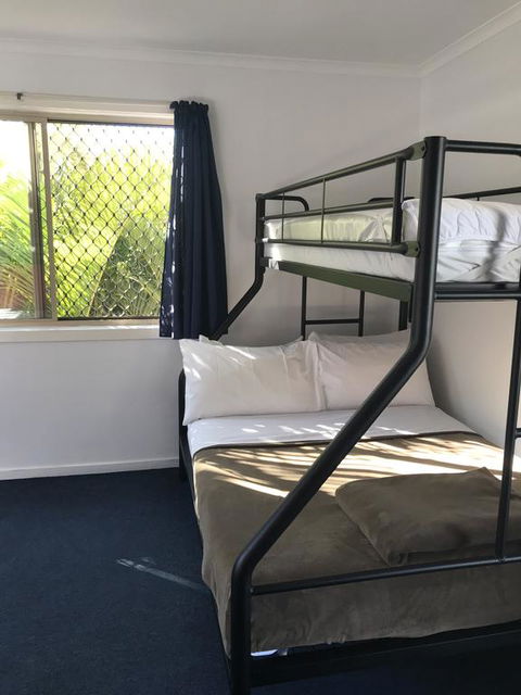 Backpackers Inn On The Beach - Hobart Tourism 3