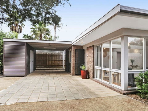 Backyard Bliss - Hobart Tourism 0