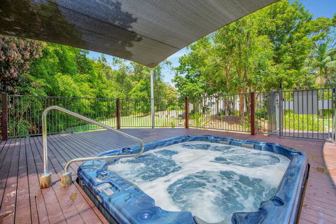 Baden 35 - Rainbow Shores, Walk To Beach, Pools, Tennis Court - Hobart Tourism 3