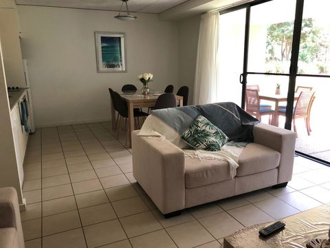Baden 42 - Rainbow Shores, Ground Floor Unit, Air Conditioned, Overlooking Outdoor Spa - Hobart Tourism 2