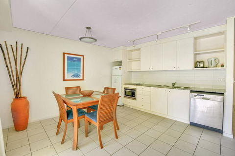 Baden 61 - Rainbow Shores, Air Conditioned Unit, Walk To Beach, Pool, Tennis Court - Hobart Tourism 3