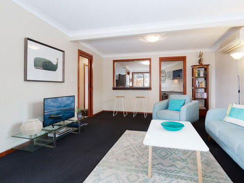 Baggies On Dutchies', 9 Burbong Street - Large House With Aircon, Boat Parking & Waterviews - Hobart Tourism 3