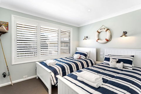 Bagnall Avenue, 1 - Hobart Tourism 3