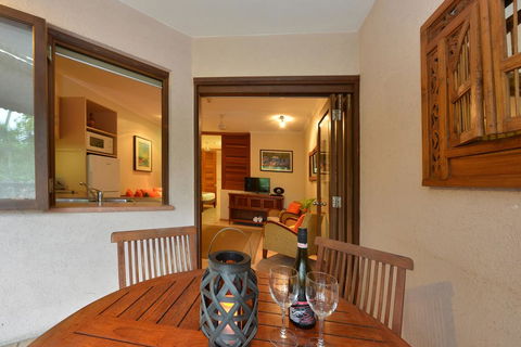 Bale 19 @ Hibiscus - Hobart Tourism 3