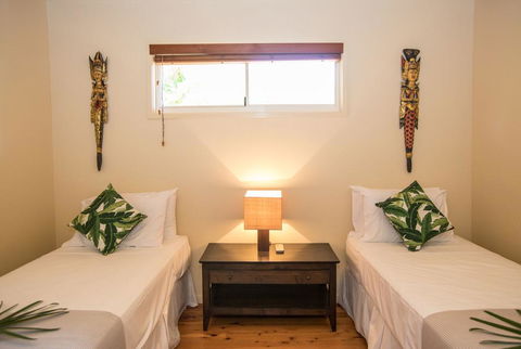 Bali Beach Villa - Port Douglas - Hobart Tourism 1