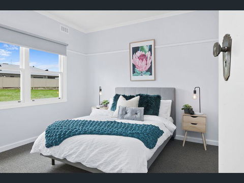 BALLARAT CLOSE 2 CBD + HOSPITAL+3BR HOME+NETFLIX + WiFi + Gift - Tourism TAS 1