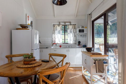 Bandalong Cottages - Hobart Tourism 1
