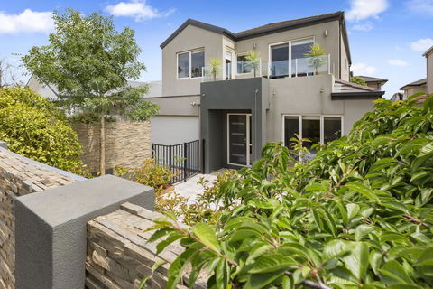 BANGALOW - MORNINGTON - Hobart Tourism 0