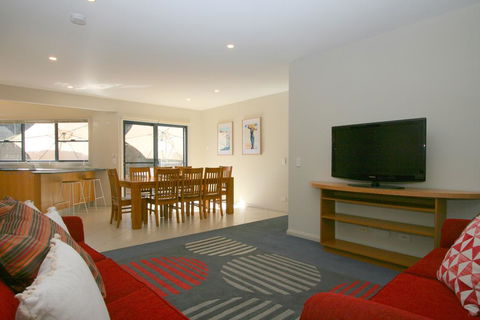 Banjos Way 1/23 Banjo Patterson Crescent - Hobart Tourism 2