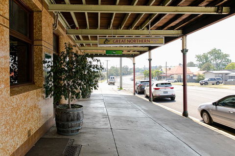 Bank Hotel Dungog - Hobart Tourism 1