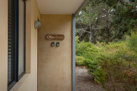 Banksia @ Cosy Corner - Hobart Tourism 2