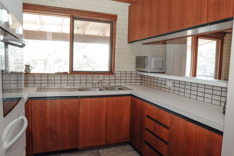 Banksia Beach House - Hobart Tourism 2