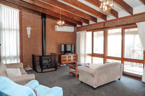 Banksia Beach House - Hobart Tourism 1