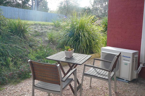 Banksia Waters - Hobart Tourism 3