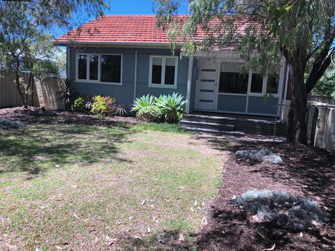 Barefoot Beach Cottage - Busselton - Hobart Tourism 0