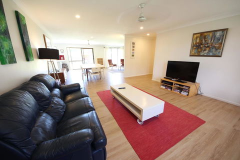 Barefoot Bungalow At Hat Head - Hobart Tourism 0
