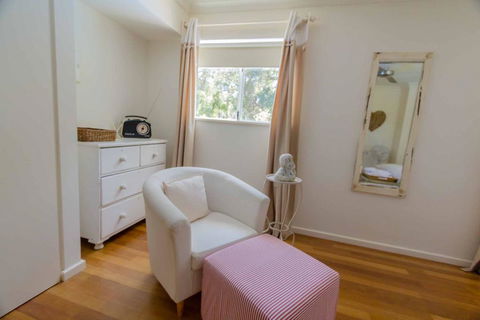 Barefoot Escape - Hobart Tourism 3