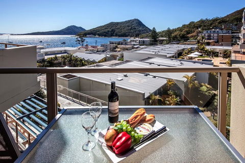 Barrington, 713/35-45 Shoal Bay Road - Hobart Tourism 1