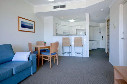 Barrington, 713/35-45 Shoal Bay Road - Hobart Tourism 3