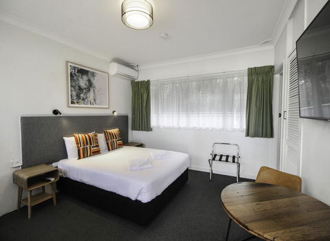 Batemans Bay Hotel - Hobart Tourism 1