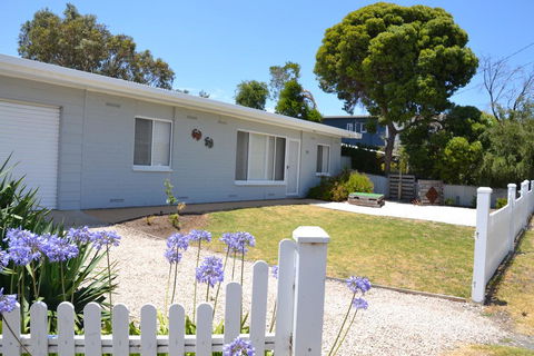 Bay Breeze Cottage - Hobart Tourism 0