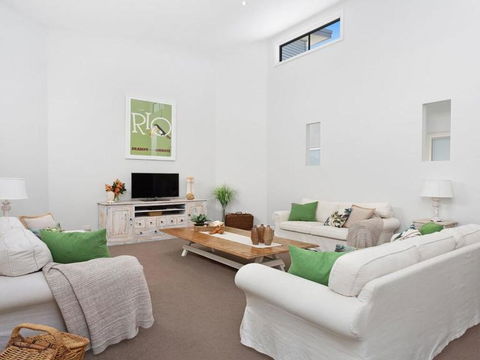 Beach 'Shac' On Parkway - Hobart Tourism 1