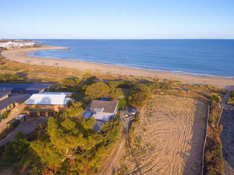 Beach Cottage In The Heart Of Mandurah - Tourism TAS 1