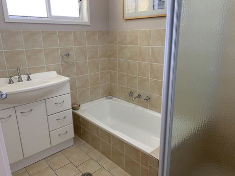 Beach Haven Villa - Hobart Tourism 3