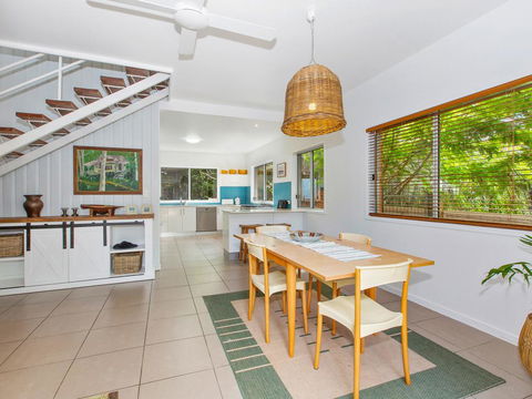 BEACH HOUSE ON PEARL - Hobart Tourism 1
