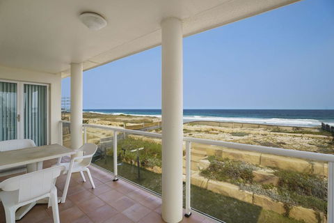 Beach House- 45 Curtis Parade - Hobart Tourism 1