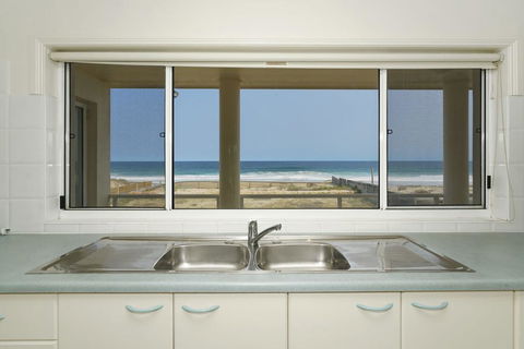 Beach House- 45 Curtis Parade - Hobart Tourism 3