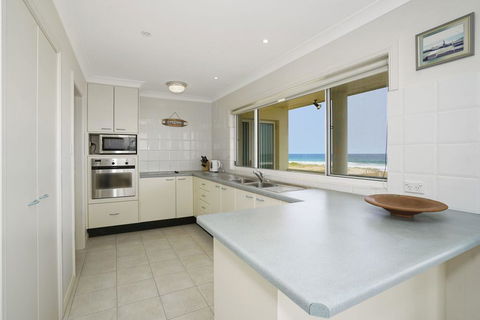 Beach House- 45 Curtis Parade - Hobart Tourism 2