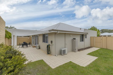 Beach Resort Chalet - Hobart Tourism 3