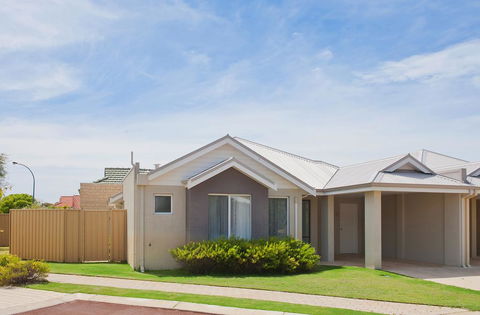 Beach Resort Chalet - Hobart Tourism 1