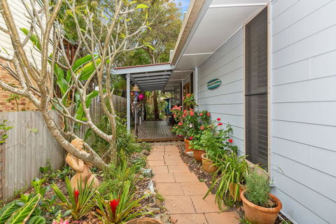 BEACH RETREAT - Hobart Tourism 0