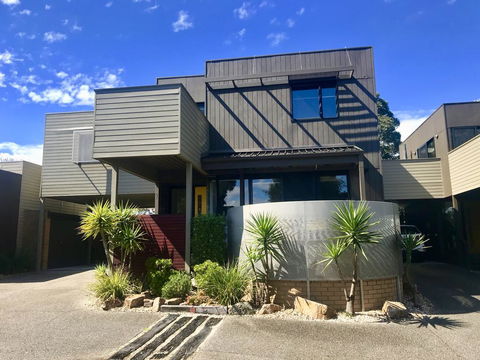 Beach Retreat Townhouse - Hobart Tourism 0