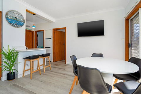 Beachcomer, Unit 2 - The Entrance, NSW - Tourism TAS 2