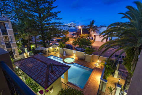 Beaches On Wave Street - Hobart Tourism 1