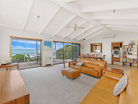 Beachfront - Hobart Tourism 3