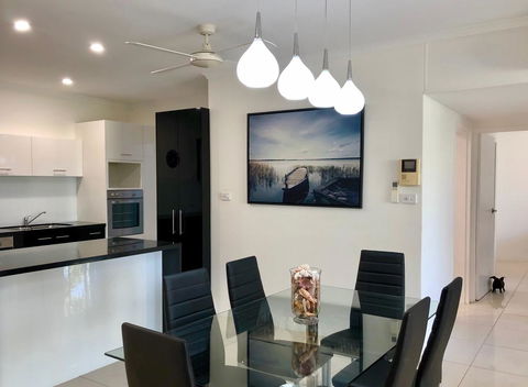 Beachfront Apartment- Paringa - Hobart Tourism 1