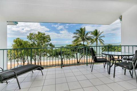 Beachfront Apartments On Trinity Beach - Hobart Tourism 2