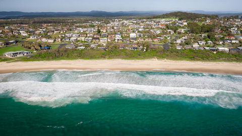 Beachfront Escape - Hobart Tourism 1