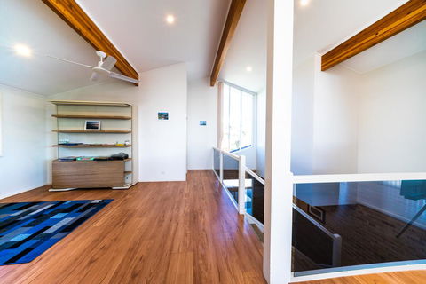 Beachfront Escape - Hobart Tourism 3