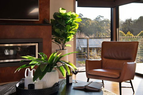 Retreat Lake Daylesford - Free Wifi - Tourism TAS 3