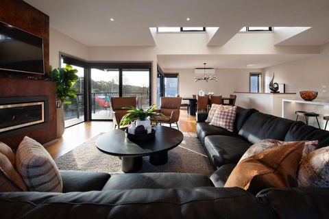 Retreat Lake Daylesford - Free Wifi - Tourism TAS 2
