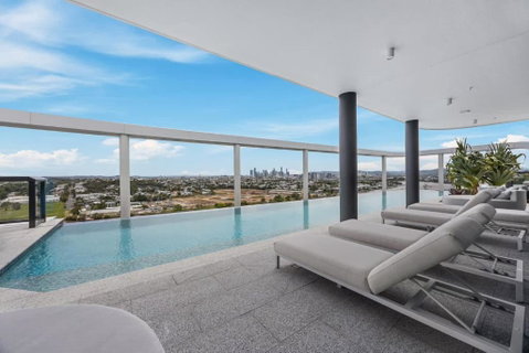 Rivello Apartments - Free Secure Car Park, 6km To City, Ferry Terminal, Eat Street, Rooftop Pool, Sauna, Portside Dinning - Tourism TAS 1