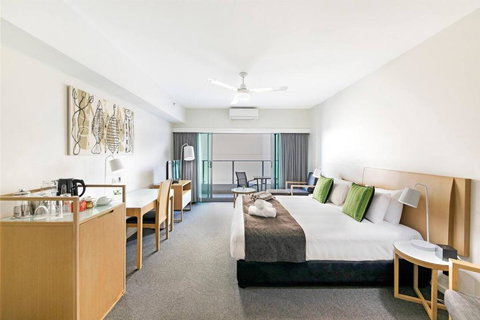 Resort-Style Sister Studios - Double Delight In The CBD - Hobart Tourism 0