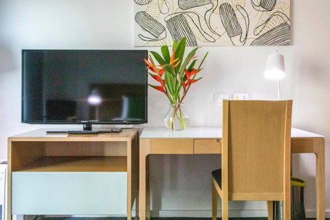 Resort-Style Sister Studios - Double Delight In The CBD - Hobart Tourism 1